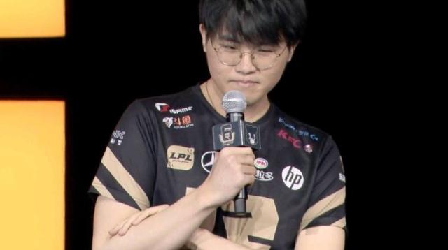 巴西足协官方：加布里埃尔右大腿肌肉损伤，退出本期集训