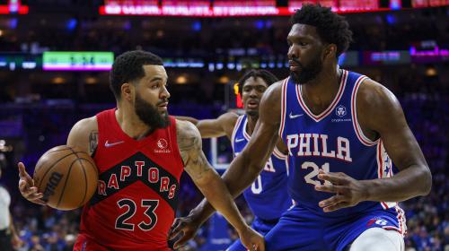 公牛半场三分13中3，吉迪10+5+5咬住比分